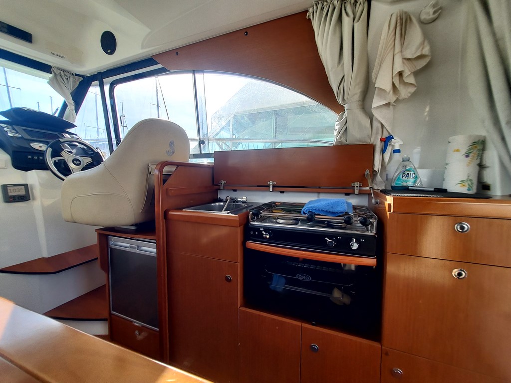 slider 8 Beneteau Antares 30 Fly